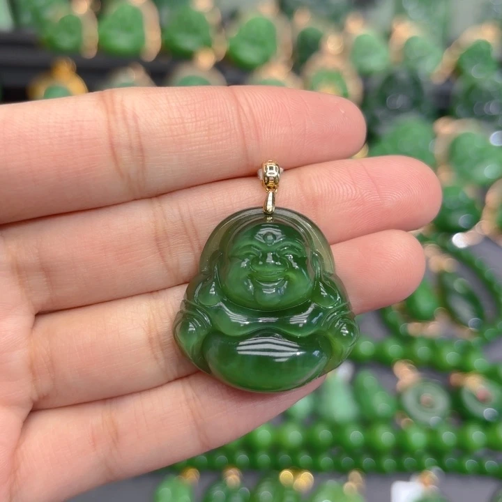 颈饰18K金镶嵌和田玉（碧玉）