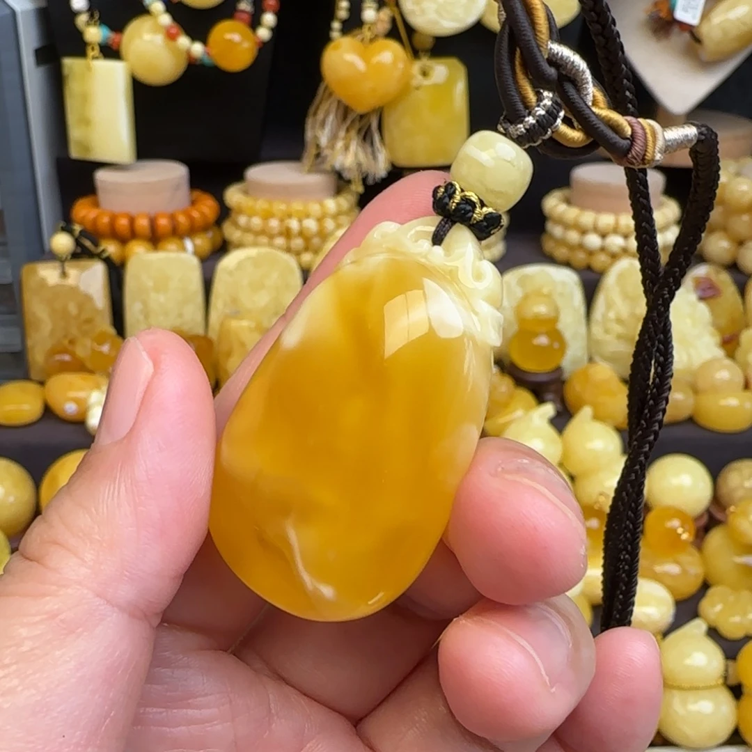 琥珀未镶嵌套链天然俄料福贝无事牌吊坠
