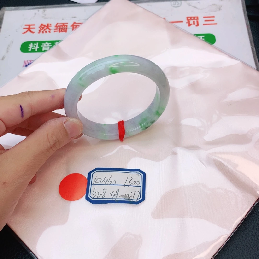翡翠手镯未镶嵌翡翠