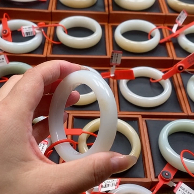 【闪购商品】未镶嵌手镯和田玉