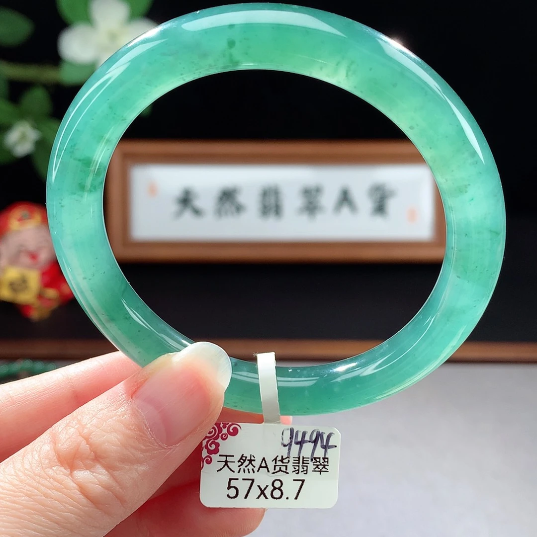 未镶嵌手镯（圆镯）翡翠