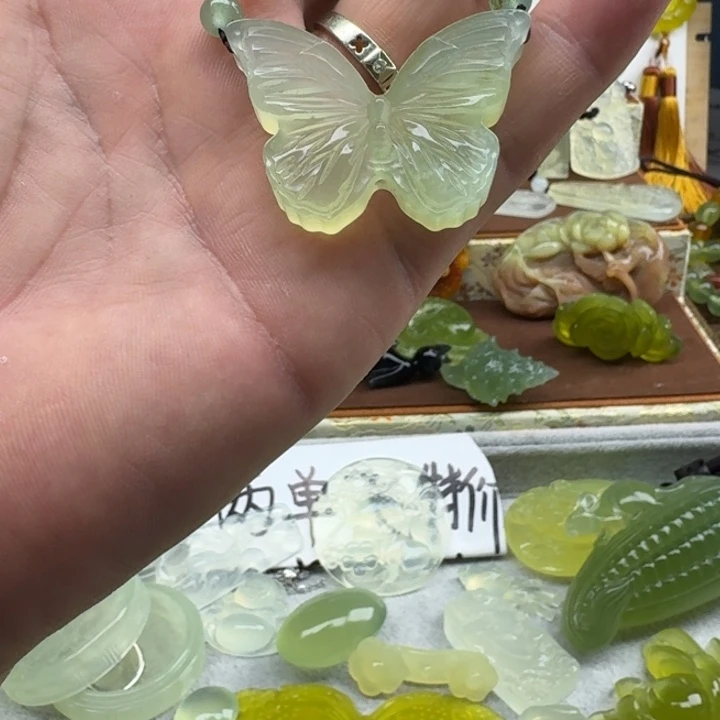 未镶嵌蛇纹石玉颈饰