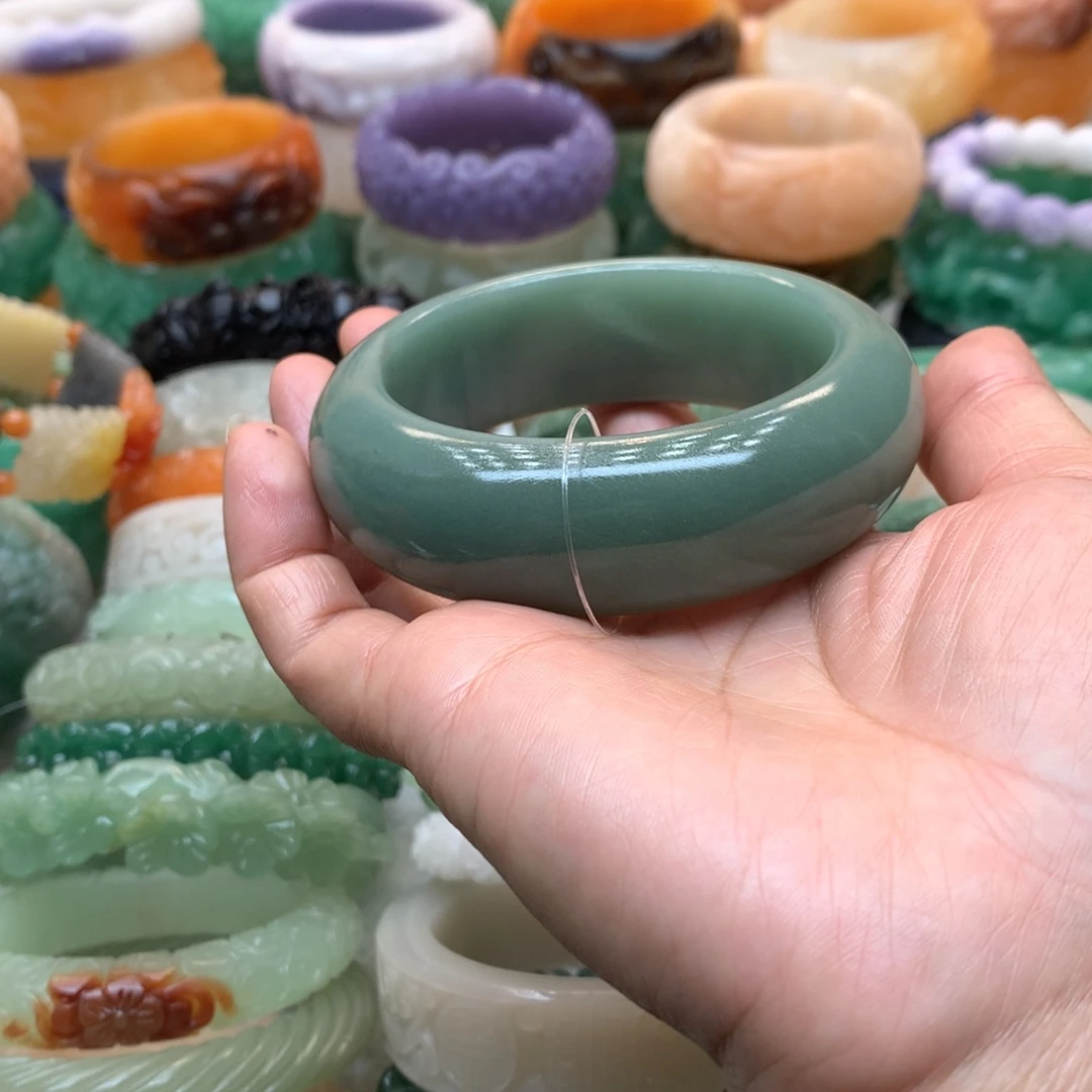 未镶嵌手镯石英质玉花*