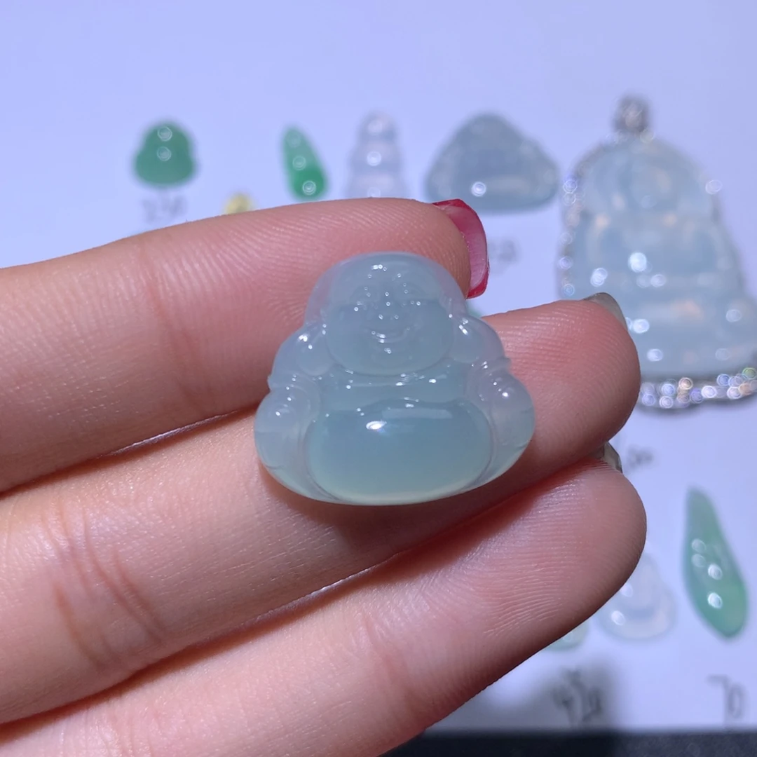 翡翠未镶嵌颈饰佛