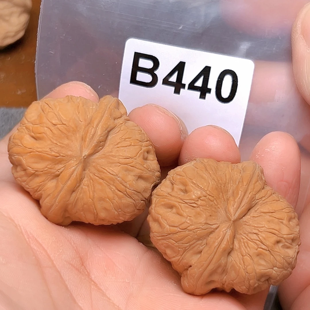 文玩核桃吊坠42元宝 有瑕疵