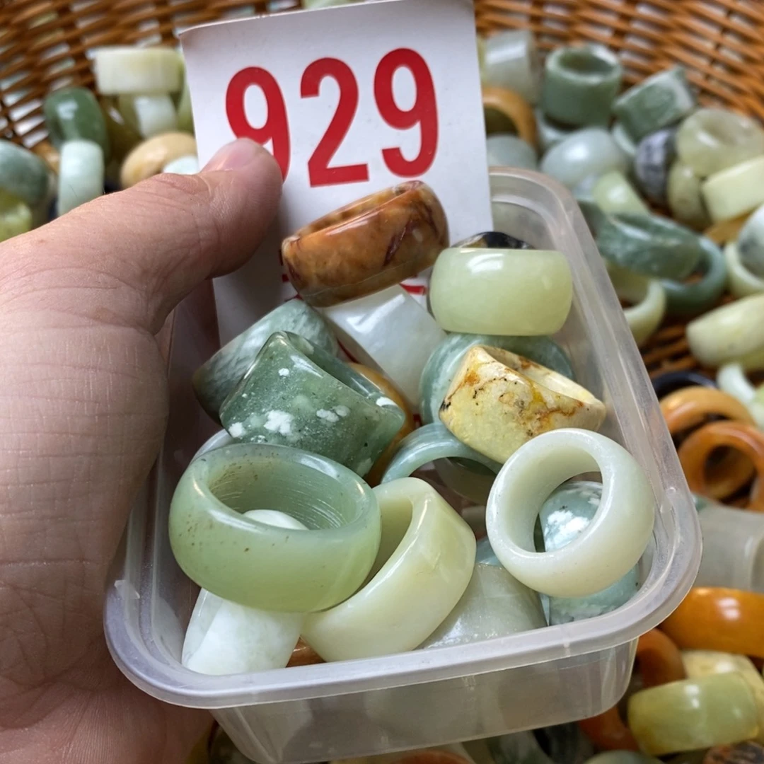 蛇纹石玉挂坠未镶嵌