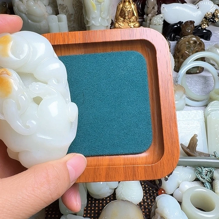 允***儿瓷片新号开播瓷盘一件