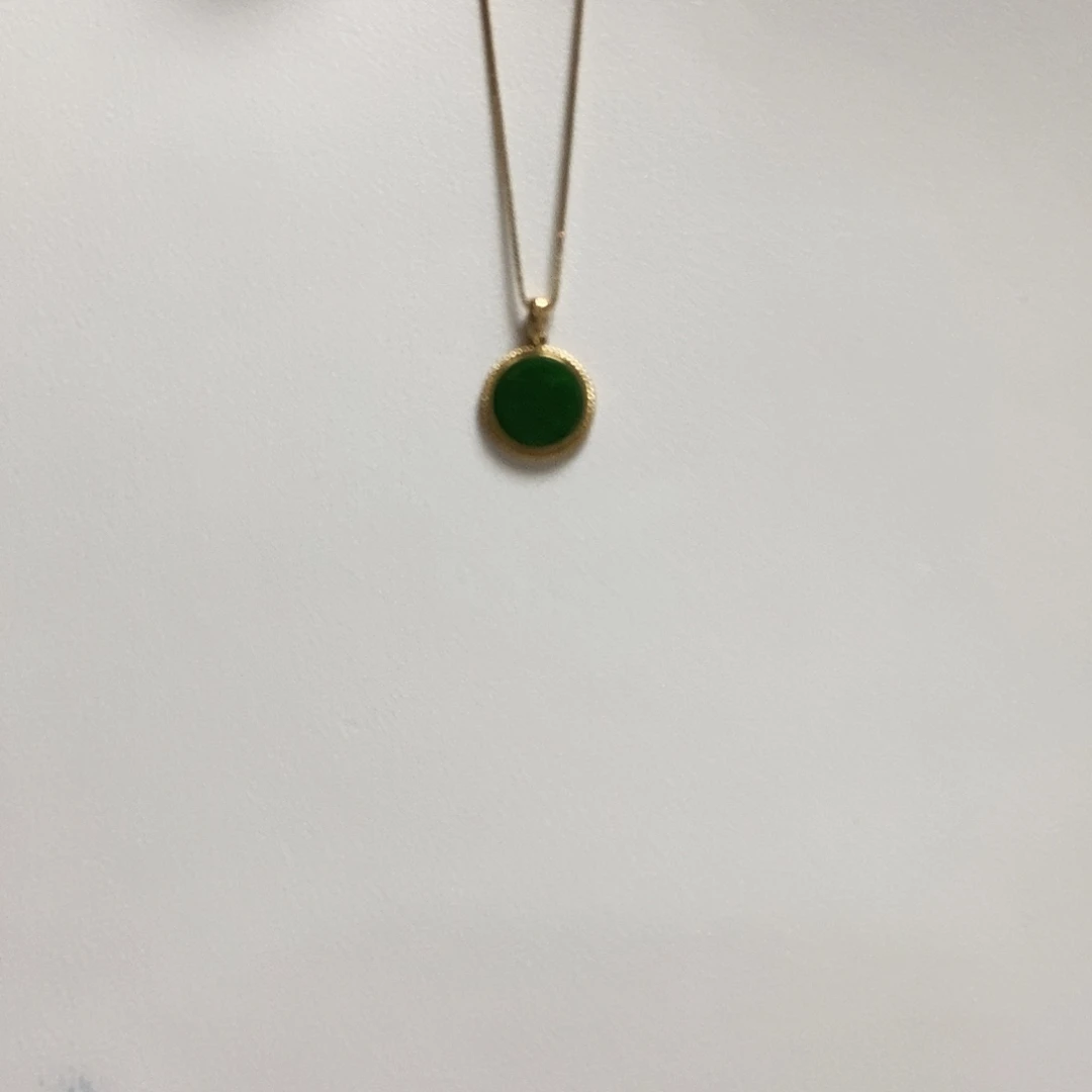 翡翠18K金镶嵌颈饰简单