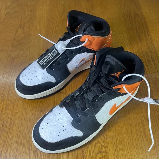 40码/AJ1/扣碎/中帮篮球鞋/黑橙/鞋底磨损/鞋头瑕疵/554725-058