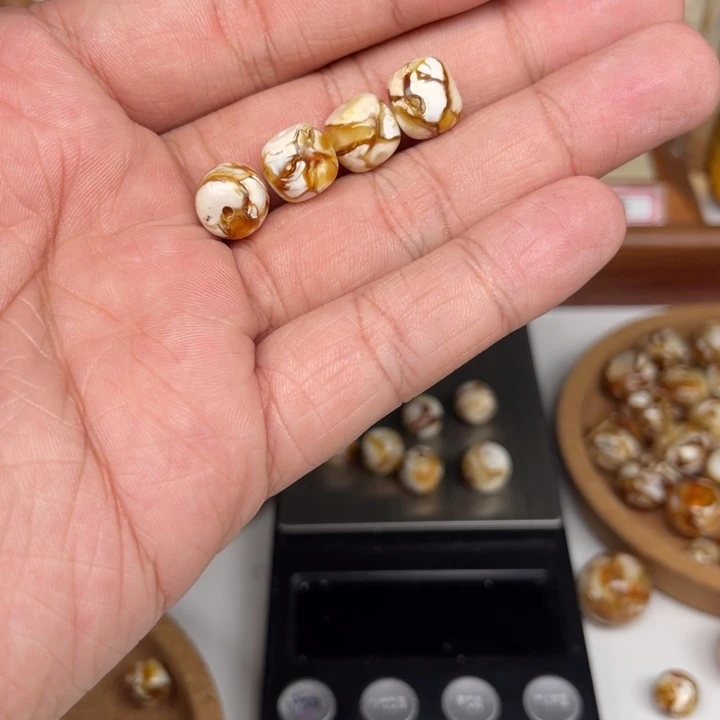 未镶嵌琥珀裸石郑****浪81号