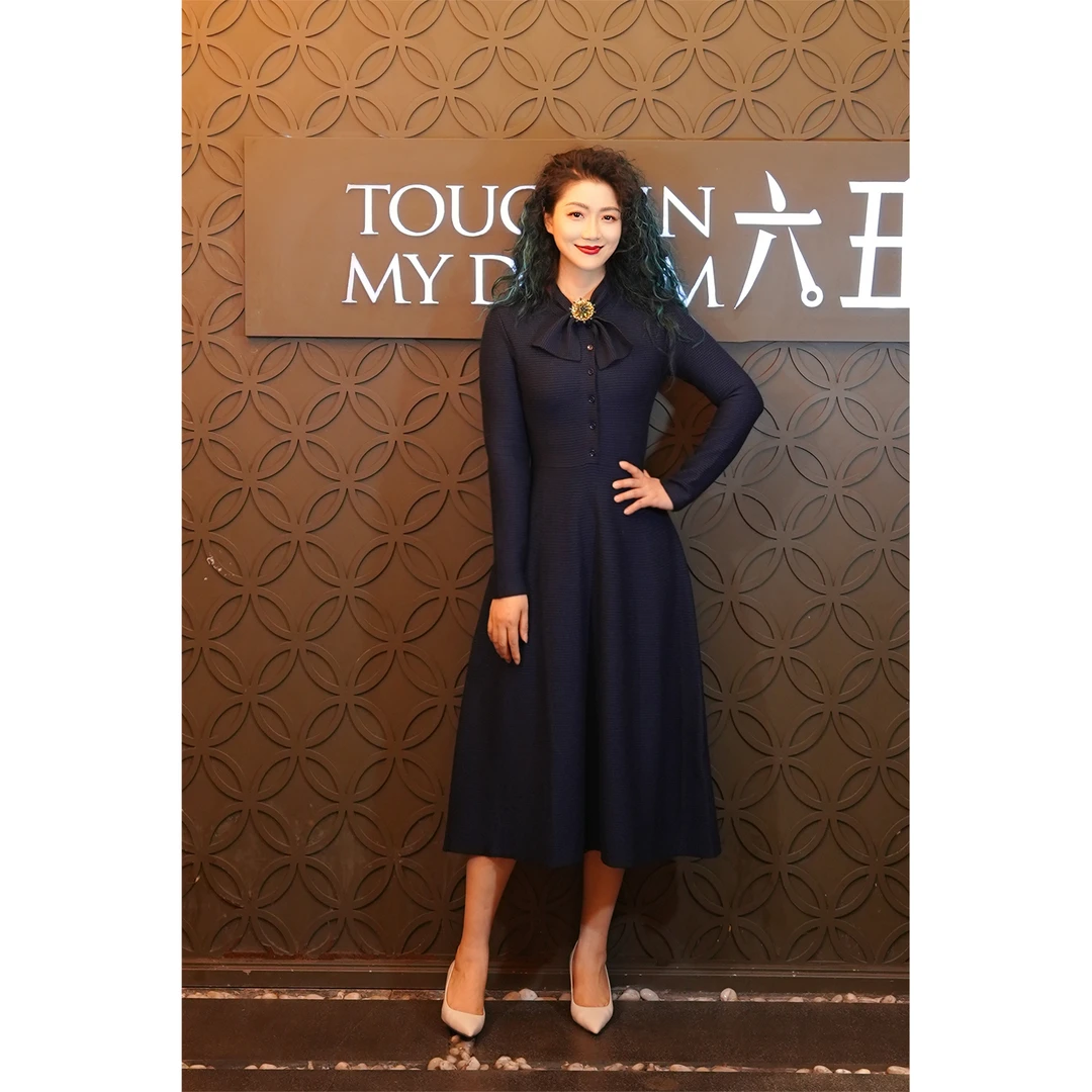 【六丑】新款气质领口蝴蝶结系带三色千鸟格针织连衣裙410LYQ0639