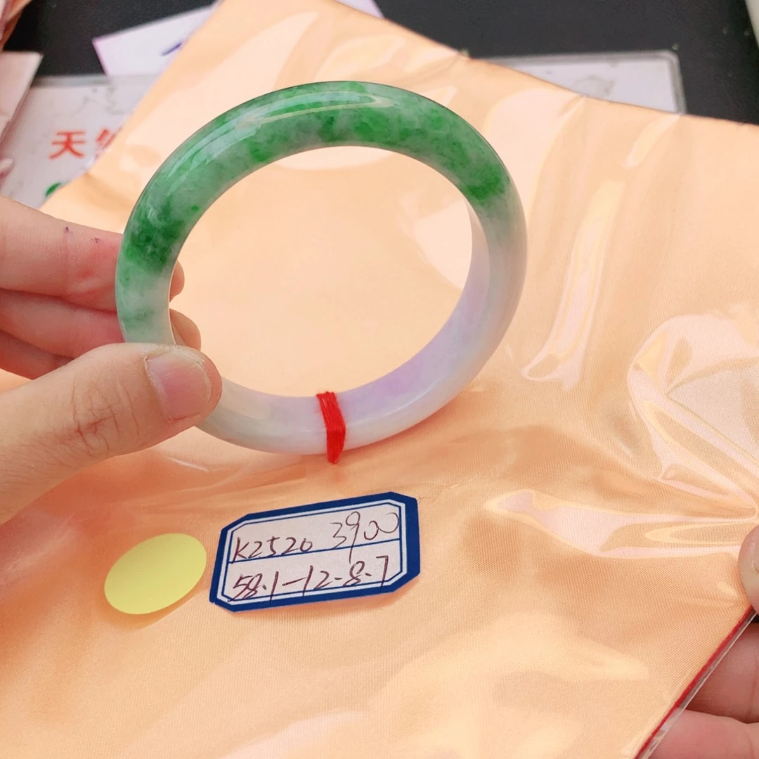 翡翠手镯未镶嵌翡翠