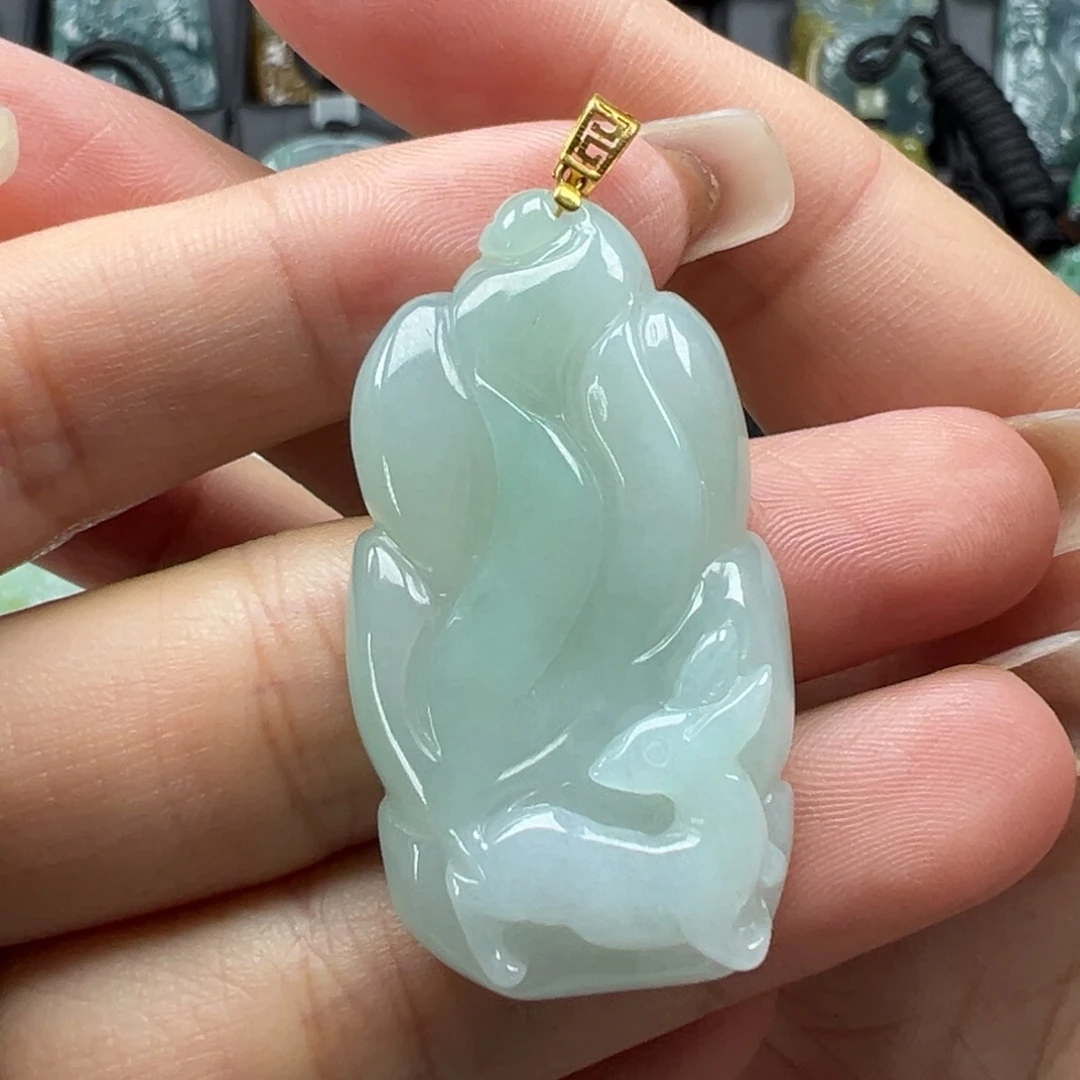 翡翠18K金镶嵌颈饰九尾