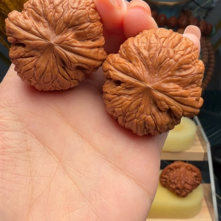 凌***渡把件桃核鼓王御尊