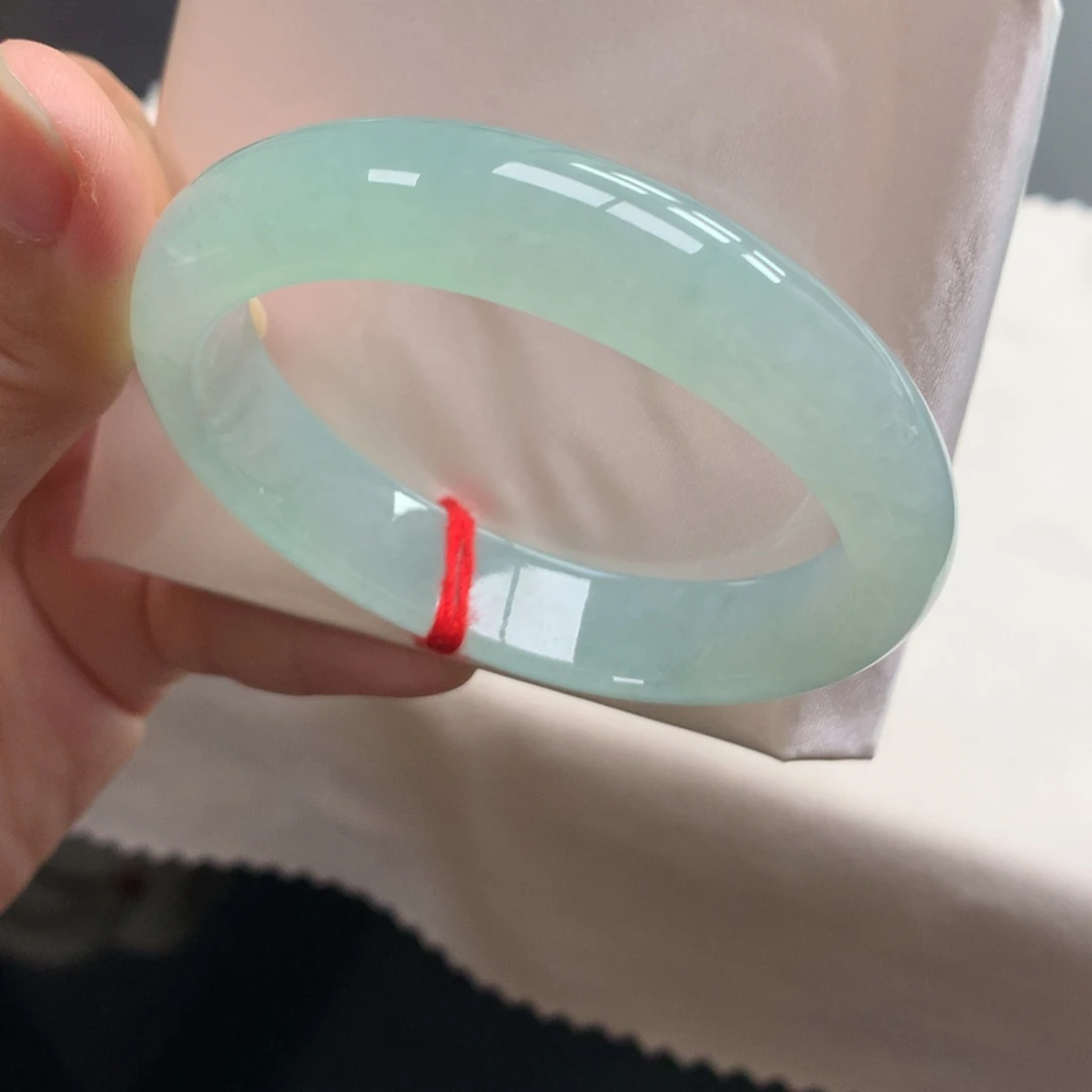 翡翠未镶嵌手镯31号54贵妃薄荷绿（完美度高）推荐推荐显白神器