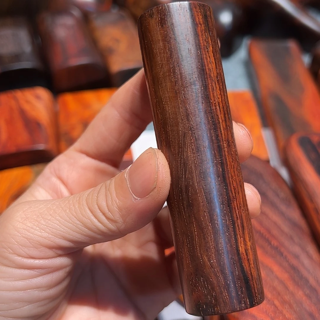 交趾黄檀（大红酸枝）三**泰