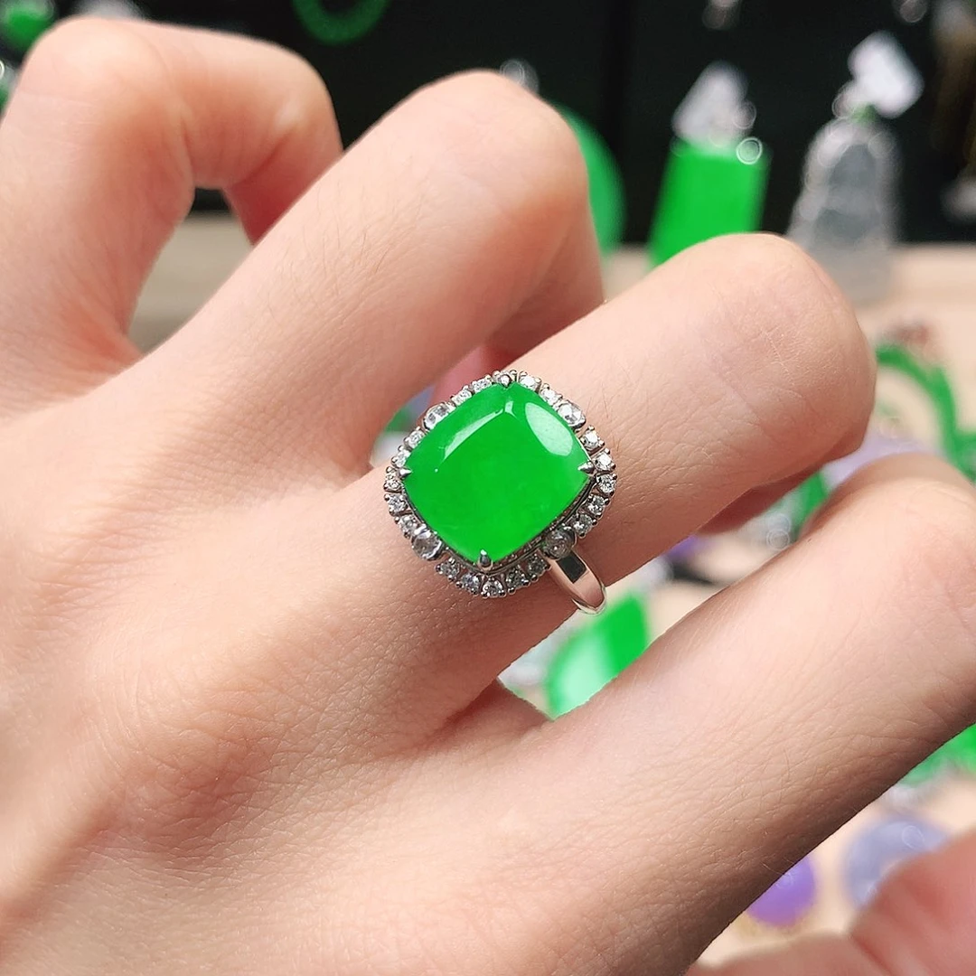 翡翠戒指18K金镶嵌