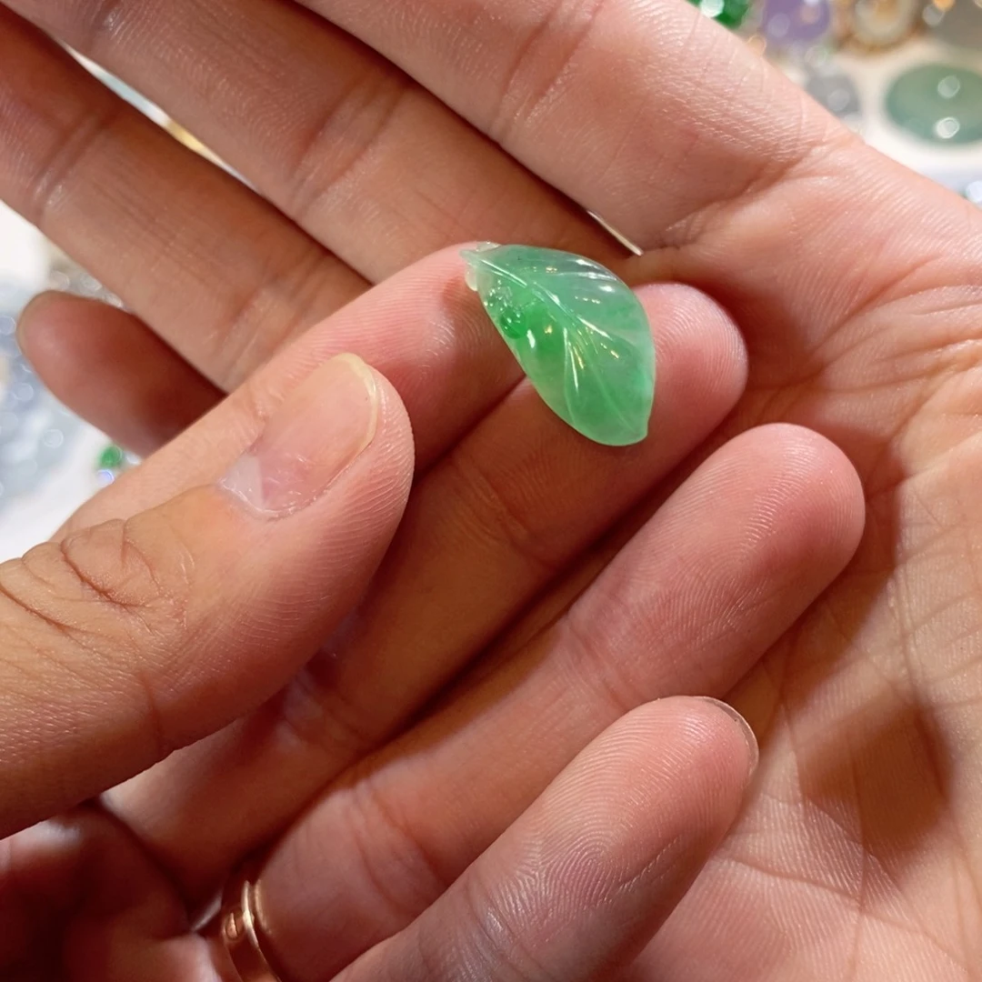翡翠未镶嵌颈饰缅甸天然翡翠叶子