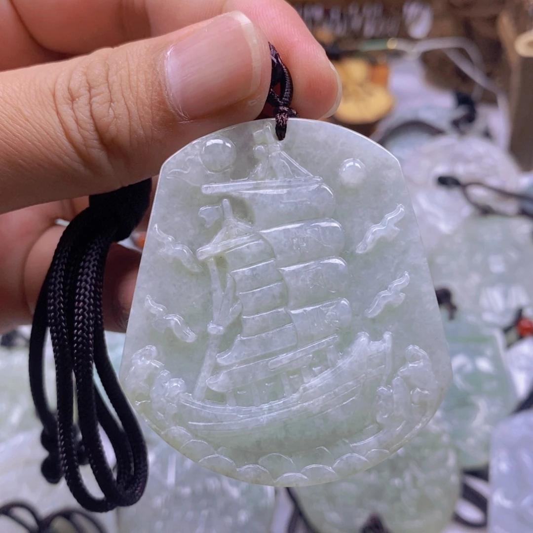 翡翠颈饰未镶嵌翡翠