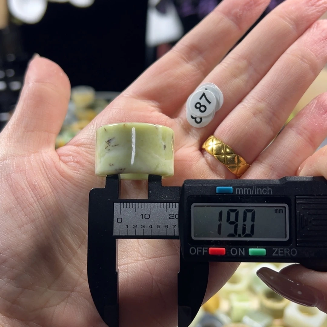 蛇纹石玉未镶嵌戒指
