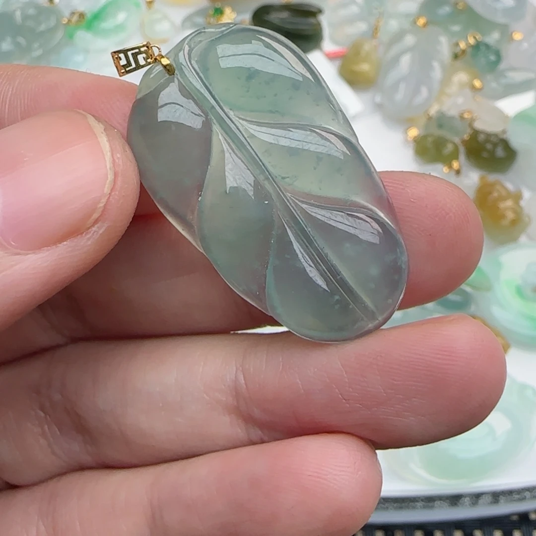 【闪购商品】翡翠颈饰18K金镶嵌冰叶