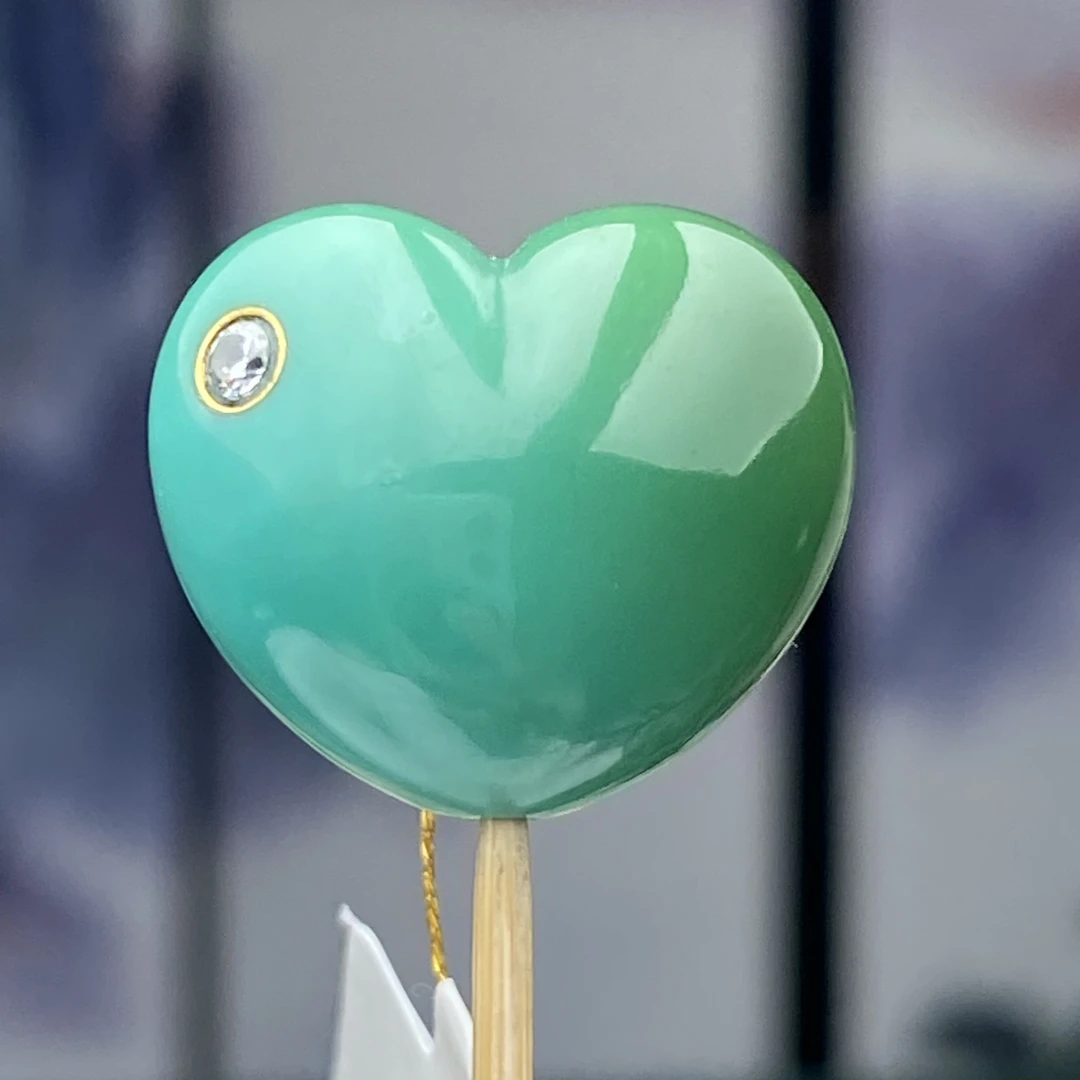 精品玉化爱心吊坠背云侧挂配珠绿松石尺寸18.4x16.2mm