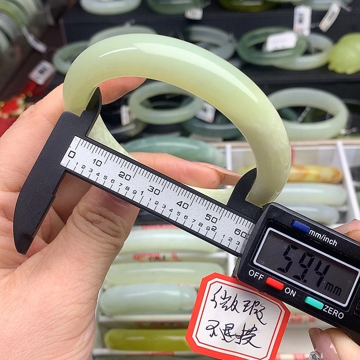 蛇纹石玉手镯未镶嵌704