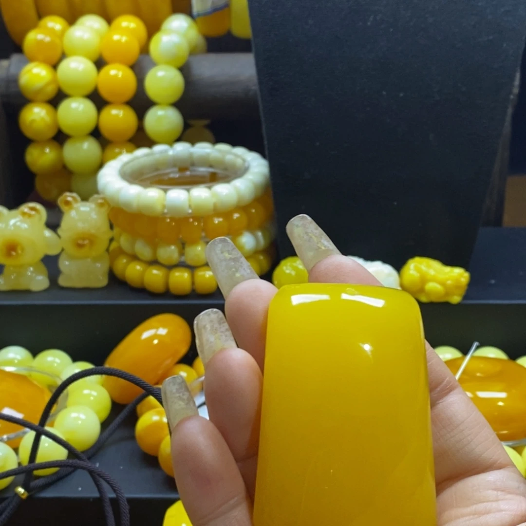 父***睦非金属大号鸡油黄无事牌