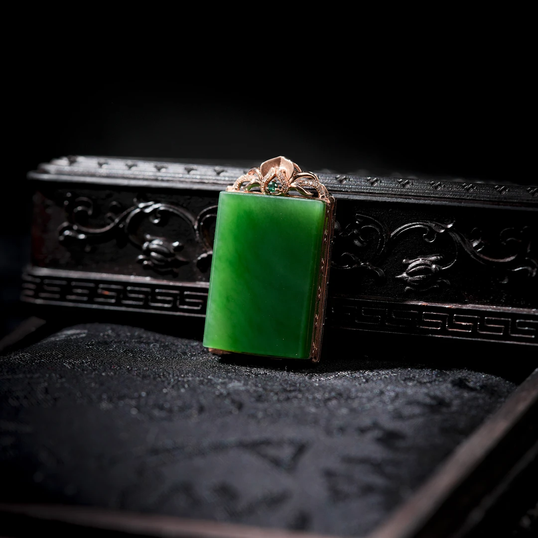 【博姐臻选】和田玉碧玉老料18K金典藏级无事牌吊坠D6525