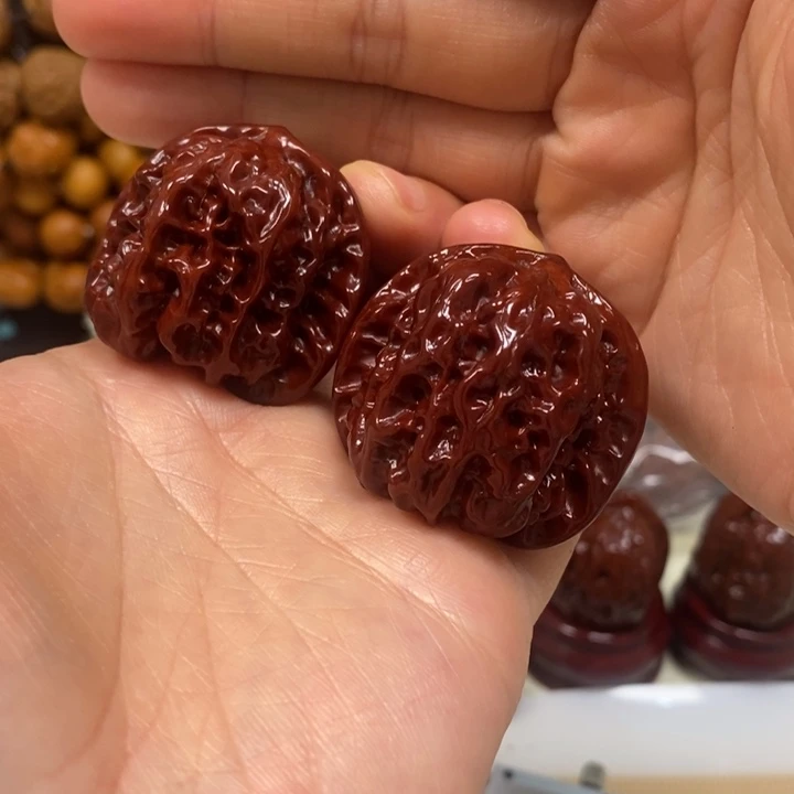 文玩核桃吊坠野狼