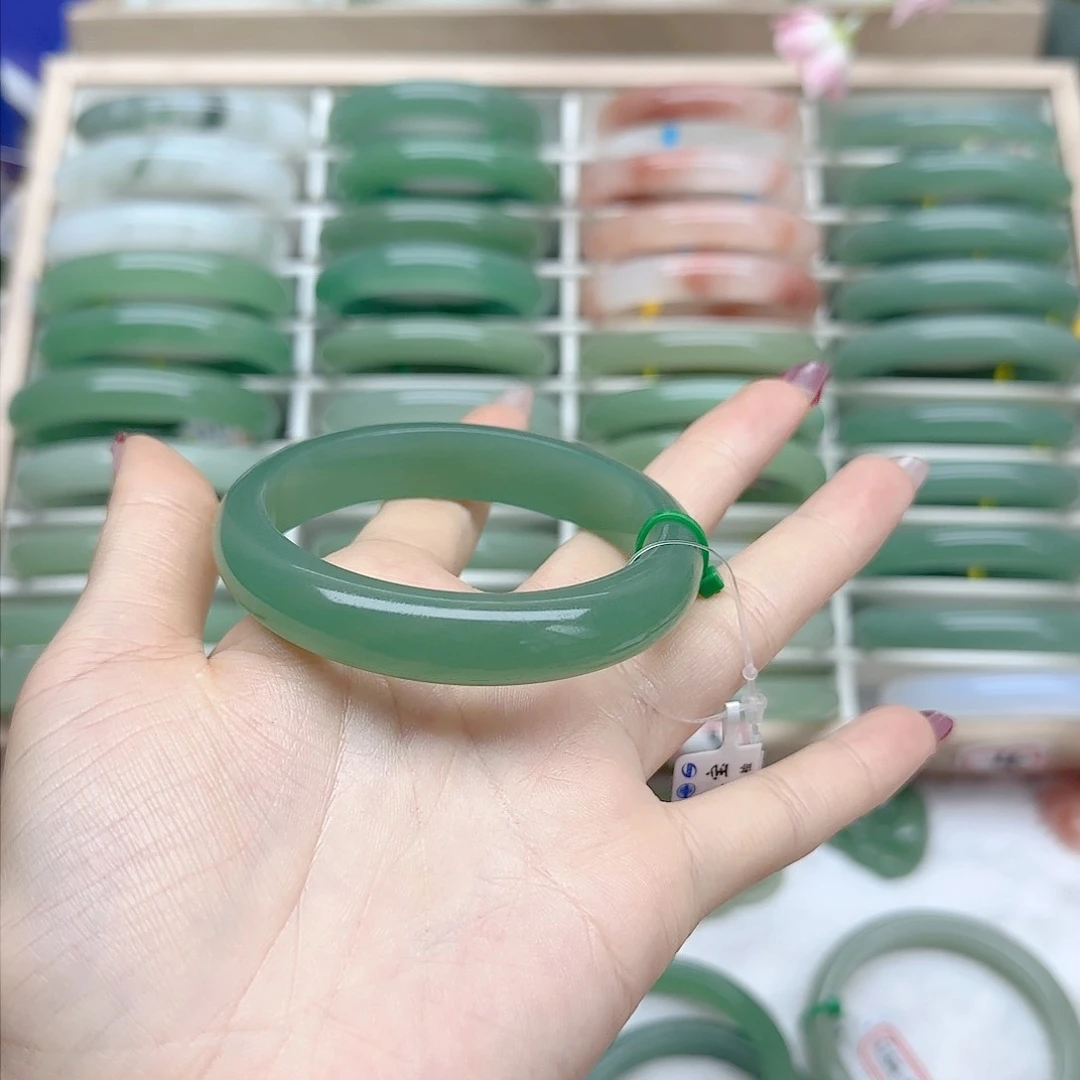 石英质玉手镯未镶嵌57口径