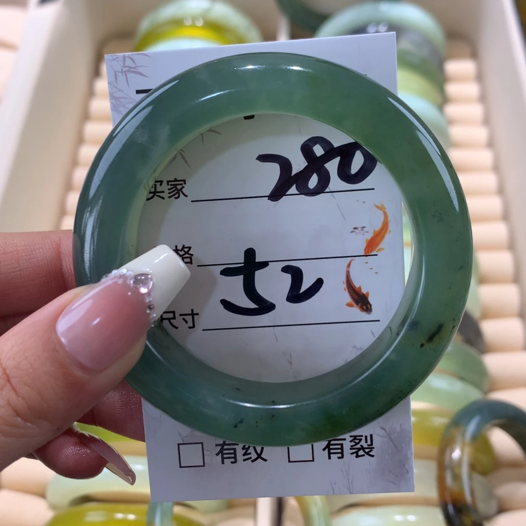 蛇纹石玉未镶嵌手镯百***姐