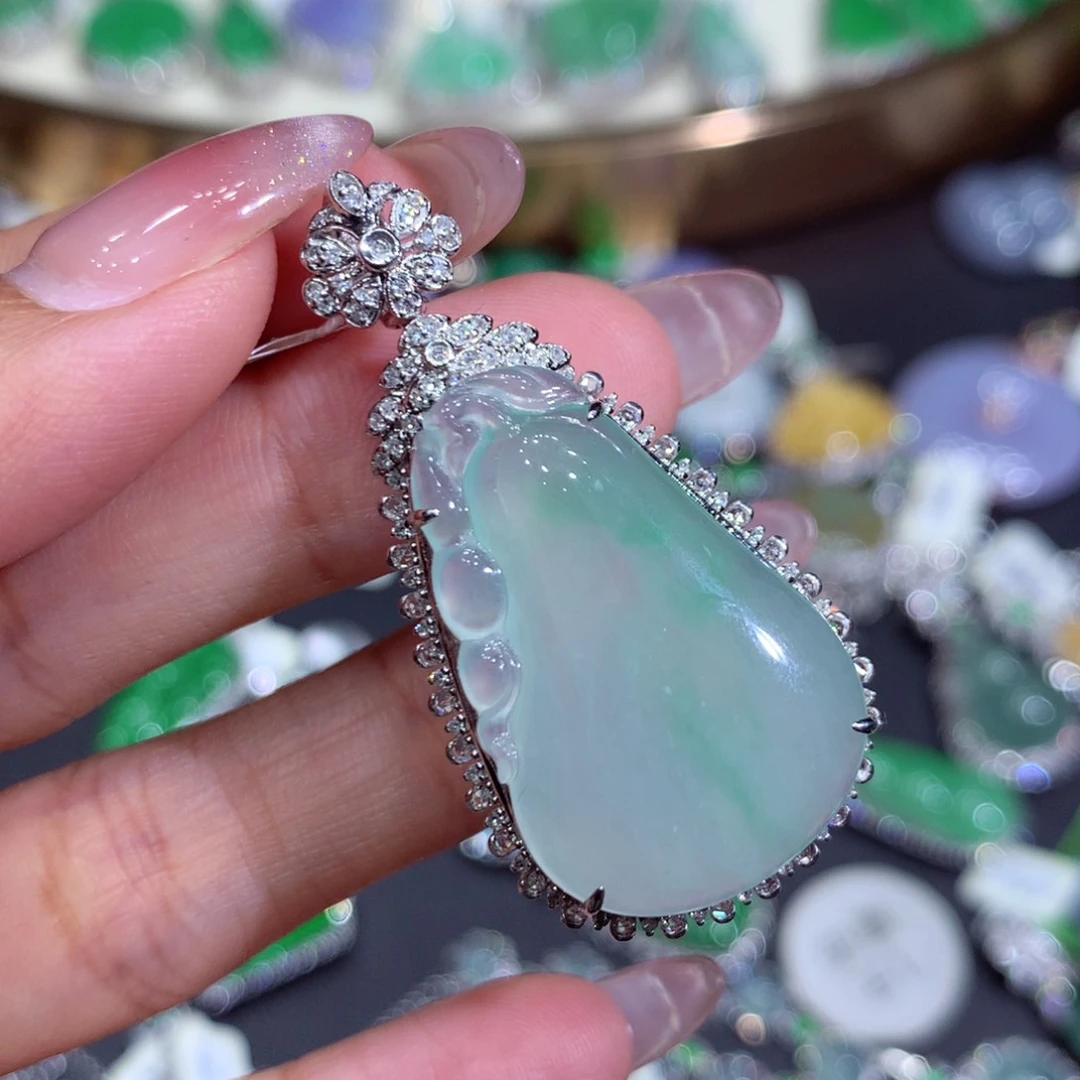 翡翠吊坠(赠链)18K金镶嵌翡翠