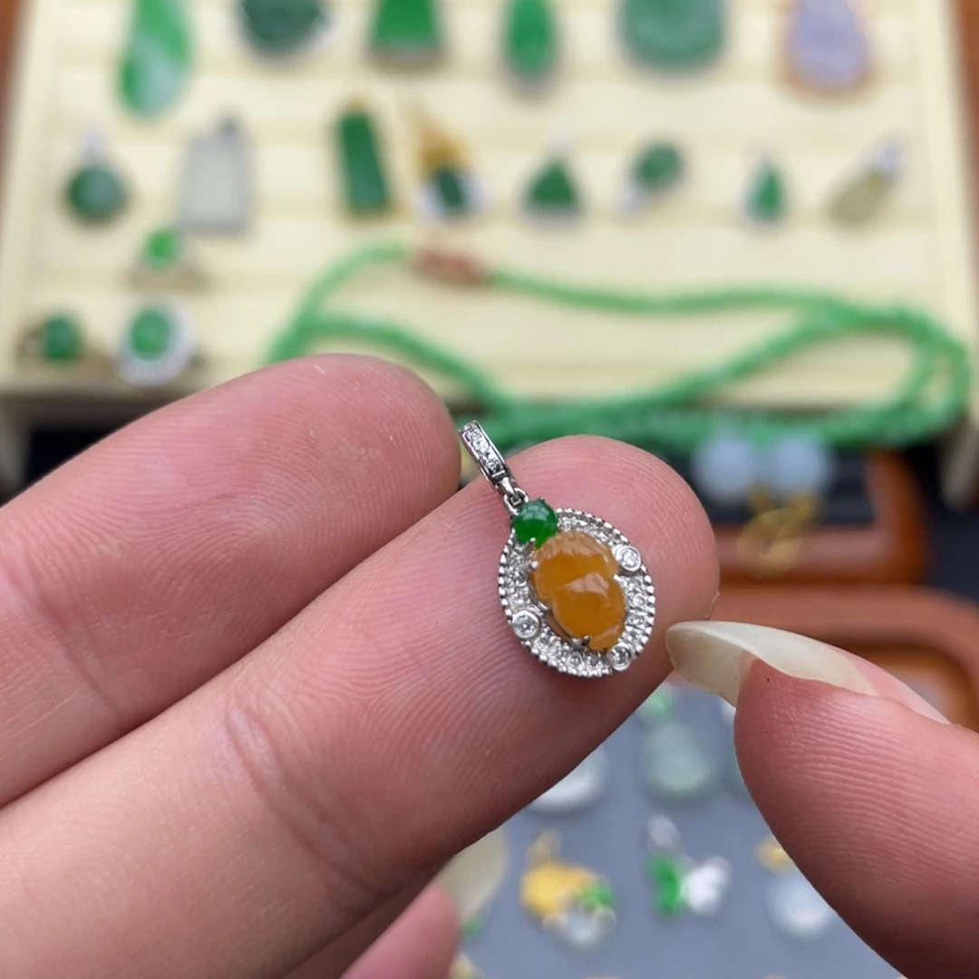 翡翠吊坠(不含链)18K金镶嵌