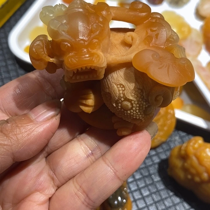 未镶嵌石英质玉(黄龙玉)颈饰