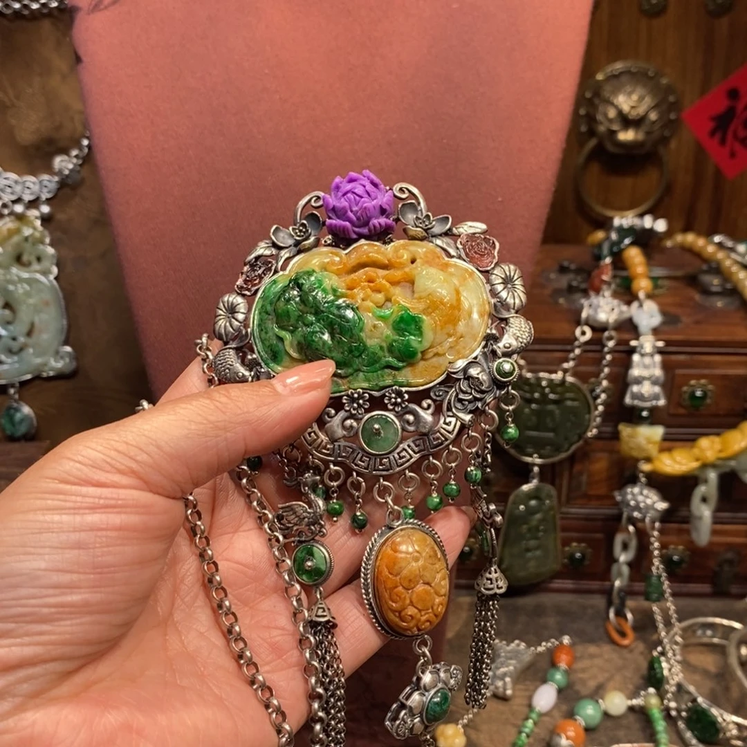 翡翠吊坠(赠链)未镶嵌