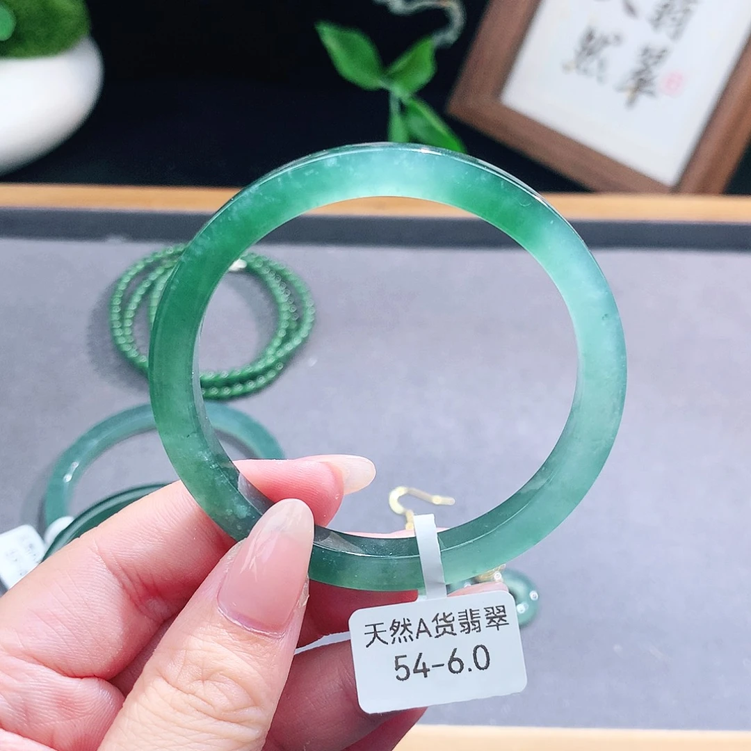 翡翠手镯（圆镯）未镶嵌