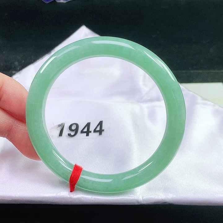 未镶嵌手镯（圆镯）翡翠1944