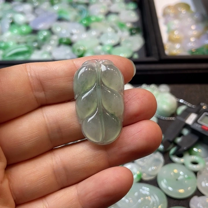 翡翠未镶嵌吊坠(不含链)飘花叶子