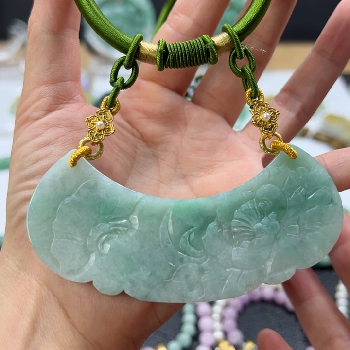 颈饰未镶嵌翡翠吊坠