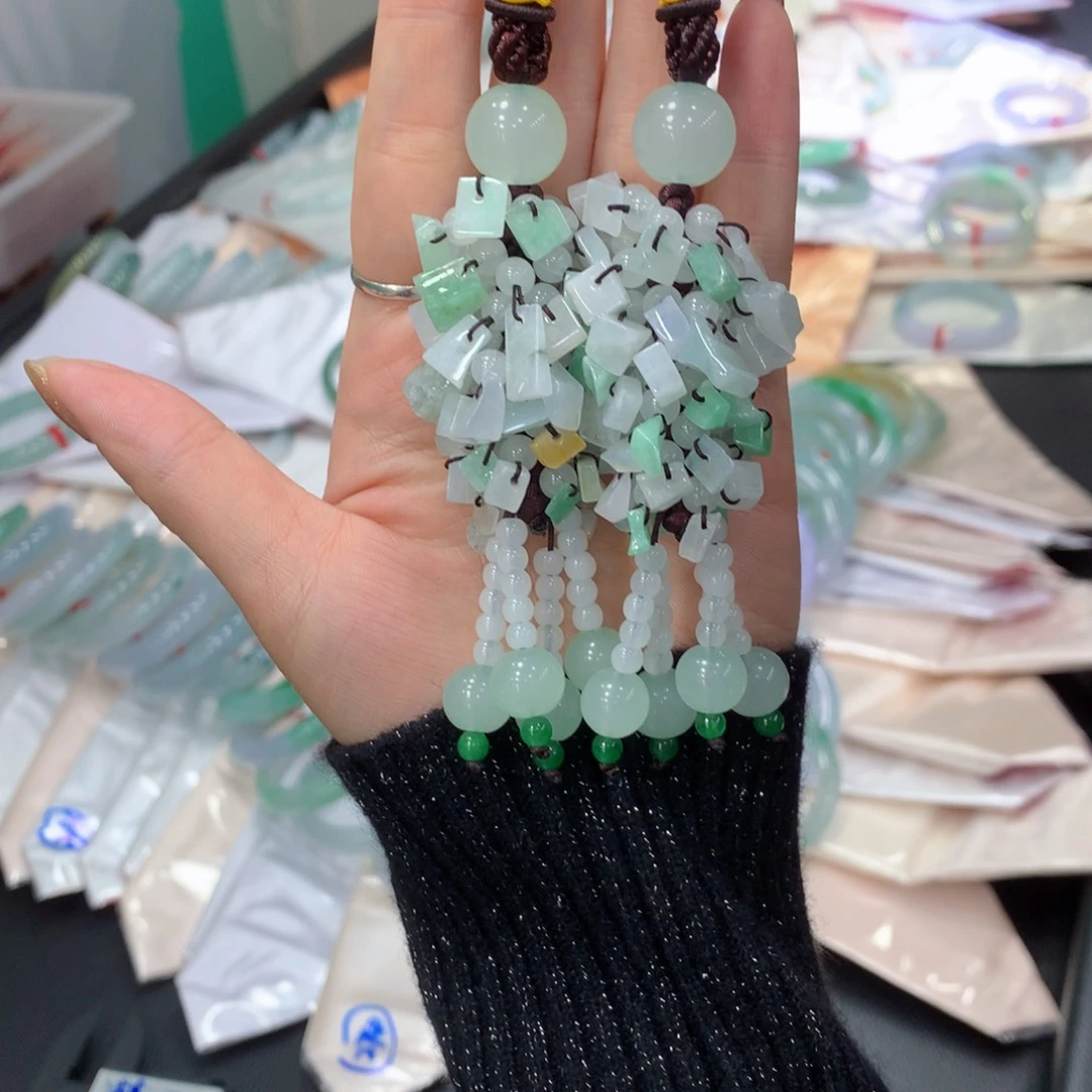 翡翠挂件未镶嵌多样性发1