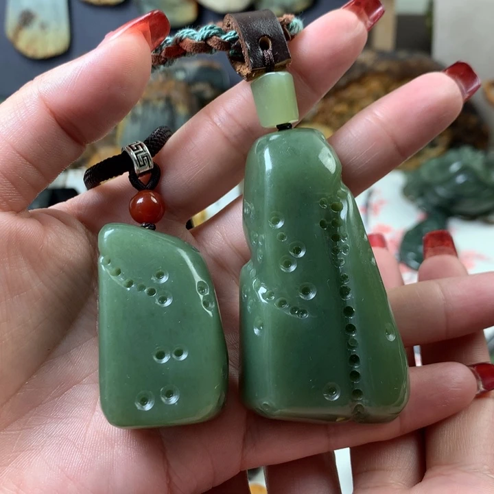 透闪石质玉手把未镶嵌山****子