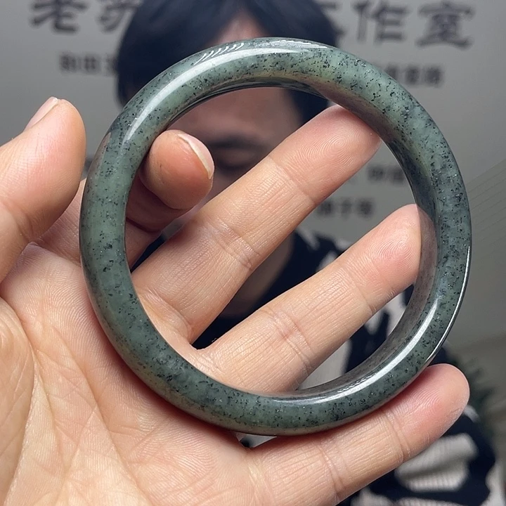 和田玉未镶嵌把件