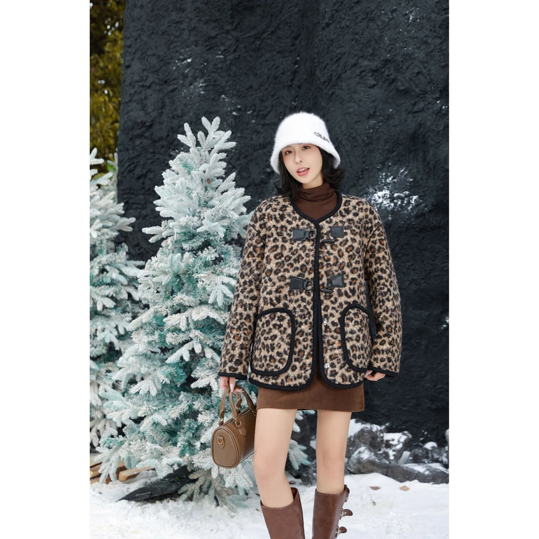 玳妮【豹纹羽绒服】冬季 新款牛角扣小香风羽绒服 时尚气质复古外套