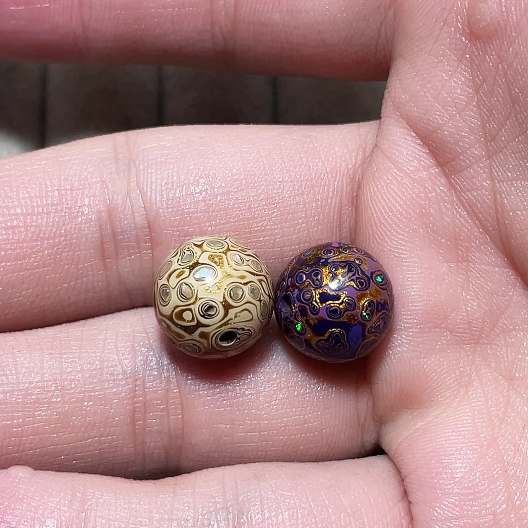 贝***呀一个螺钿1.5和一个细欧紫金1.5一物一拍