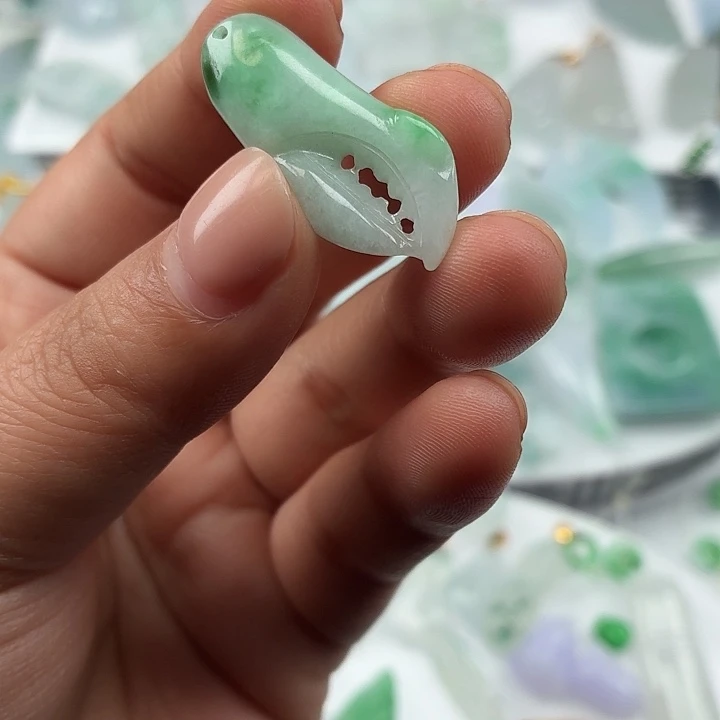 翡翠未镶嵌颈饰纯A