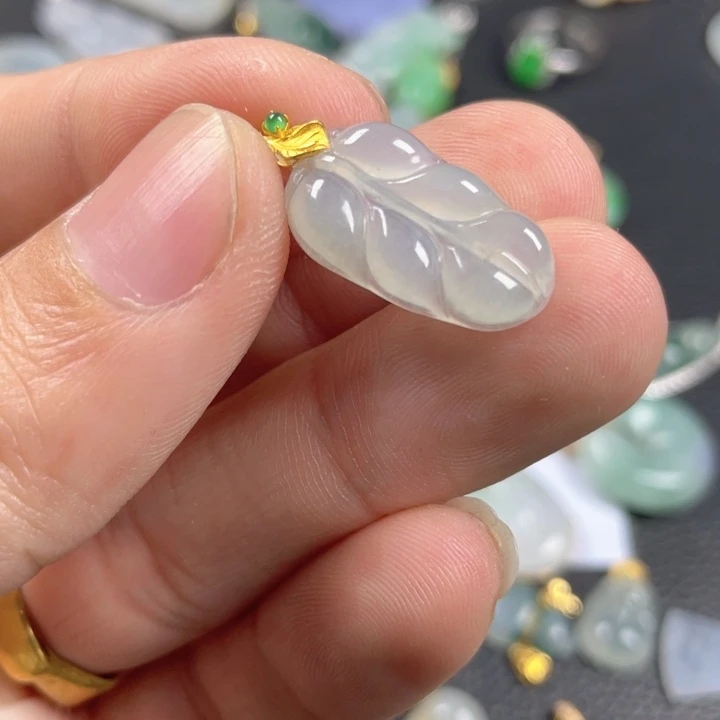 翡翠颈饰18K金镶嵌翡翠