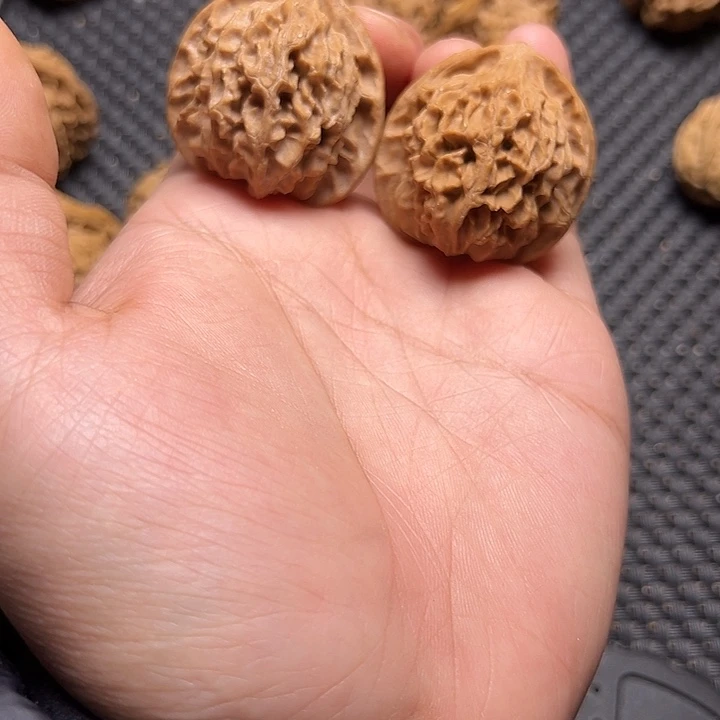 文玩核桃吊坠贵妃帽