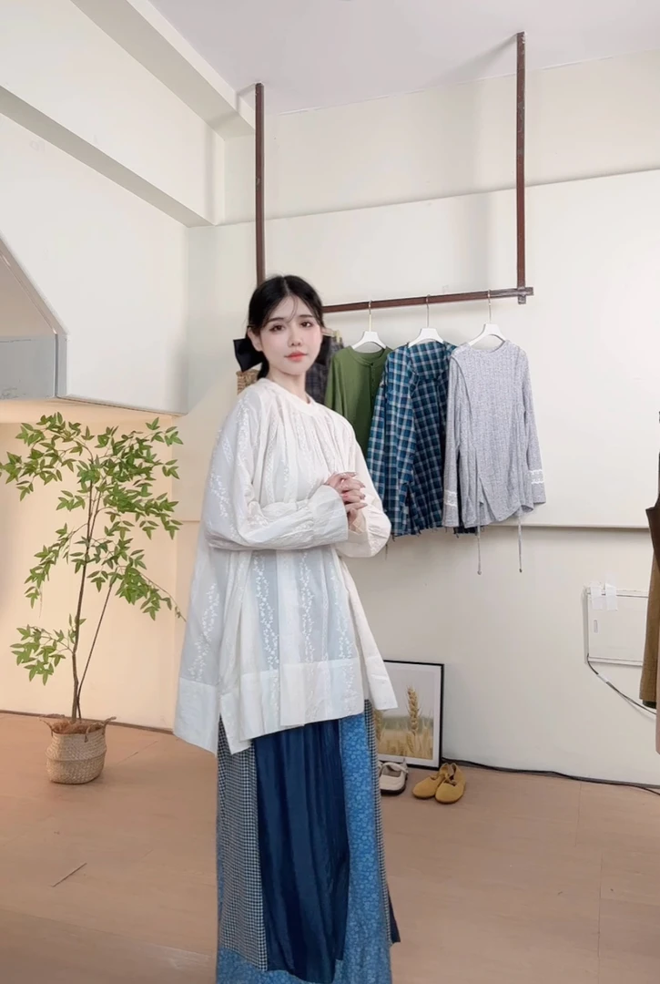 白皮书 100棉刺绣款宽松休闲衬衫上衣