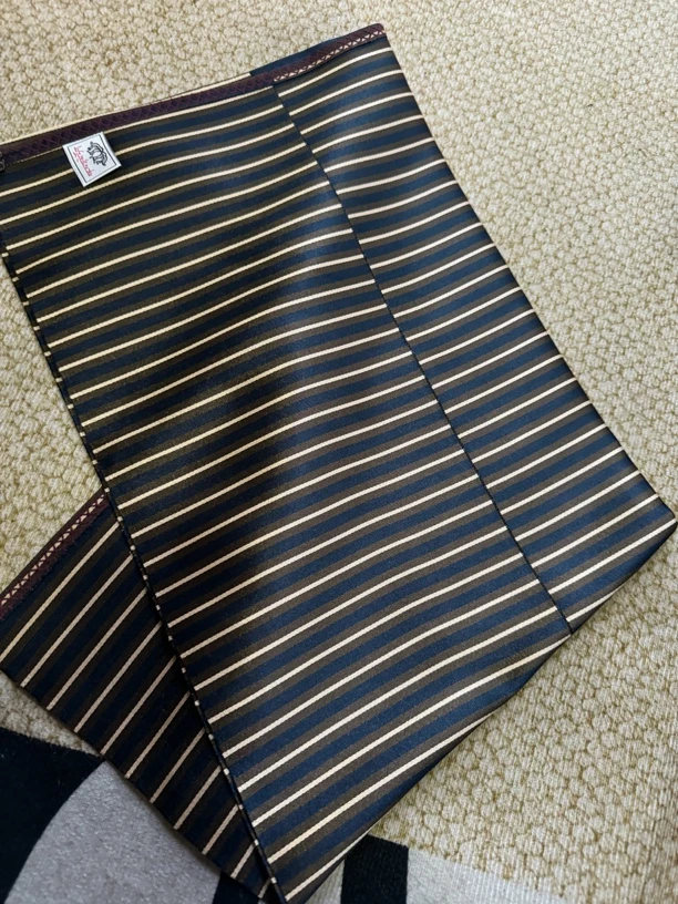 夏热巴爆款长款秋冬黑色围腰老钱风女式衣服条纹